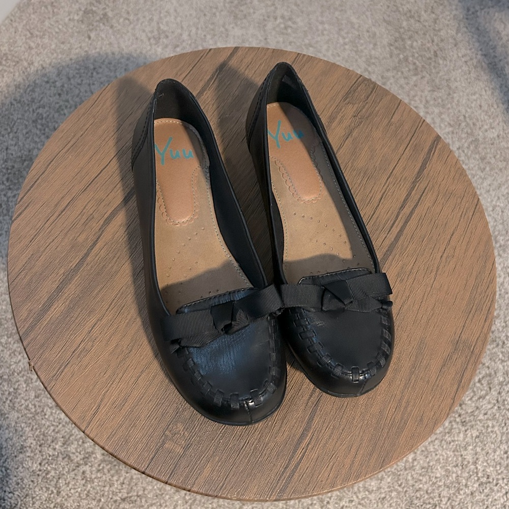 Yuu Raven black leather stitched ribbon bow flats size 7.5